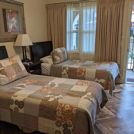 Los Gatos Garden Inn Hotel エクステリア 写真