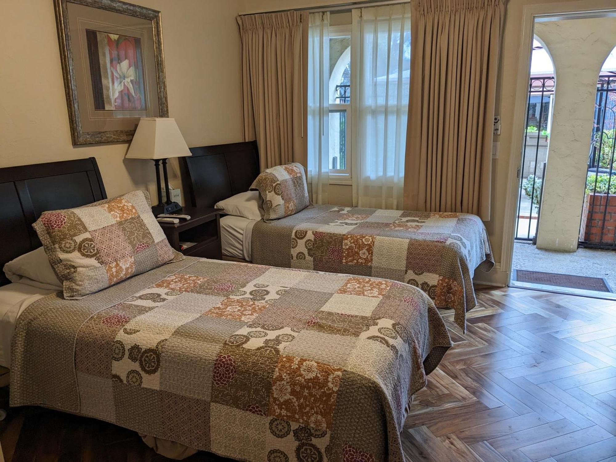 Los Gatos Garden Inn Hotel エクステリア 写真
