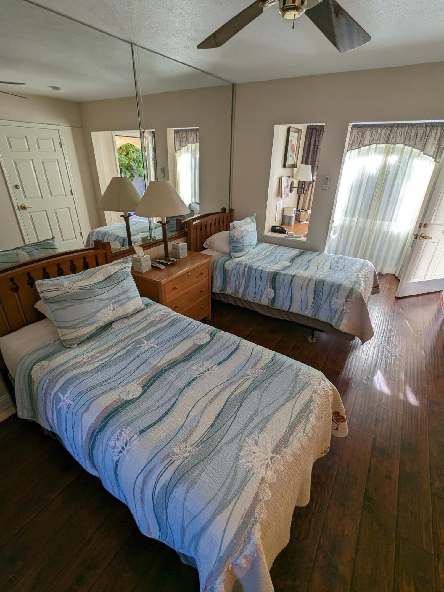 Los Gatos Garden Inn Hotel エクステリア 写真